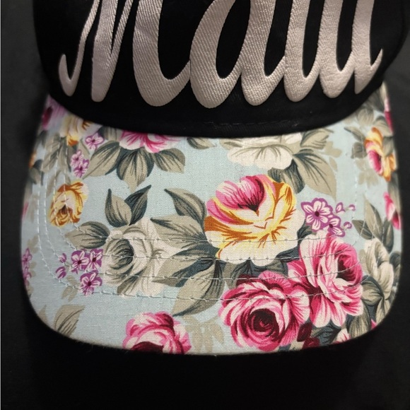 Maui Floral Cap - Picture 2 of 13